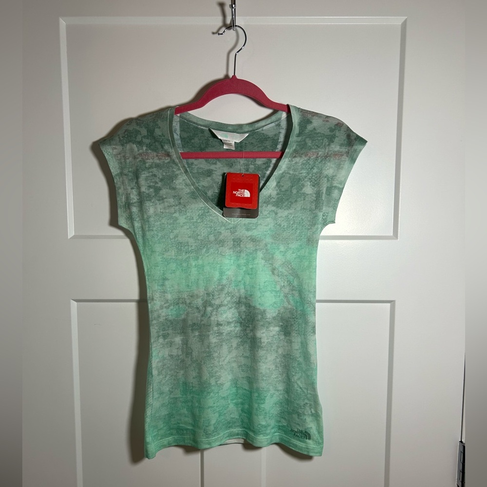 Women’s North Face v-neck t shirt